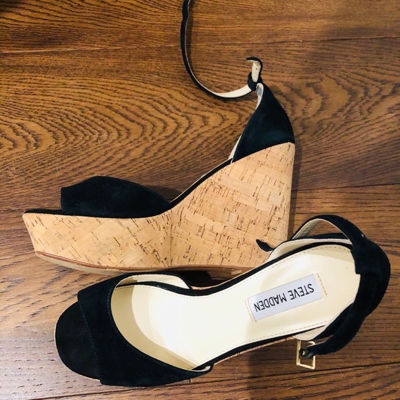 Steve Madden Shoes - ✨PRICE DROP✨Steve Madden wedges